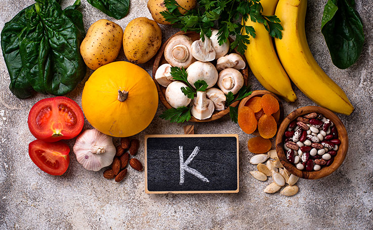 Vitamina K: entenda seus benefícios para o organismo